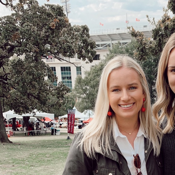 Meet your Posher, Elizabeth - Picture 1 of 1